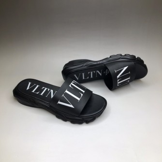 VALENTINO GARAVANI 고무 VLTN 슬라이드 슬리퍼 엠보싱 프린트 로고 장식 스트랩 Made in Italy