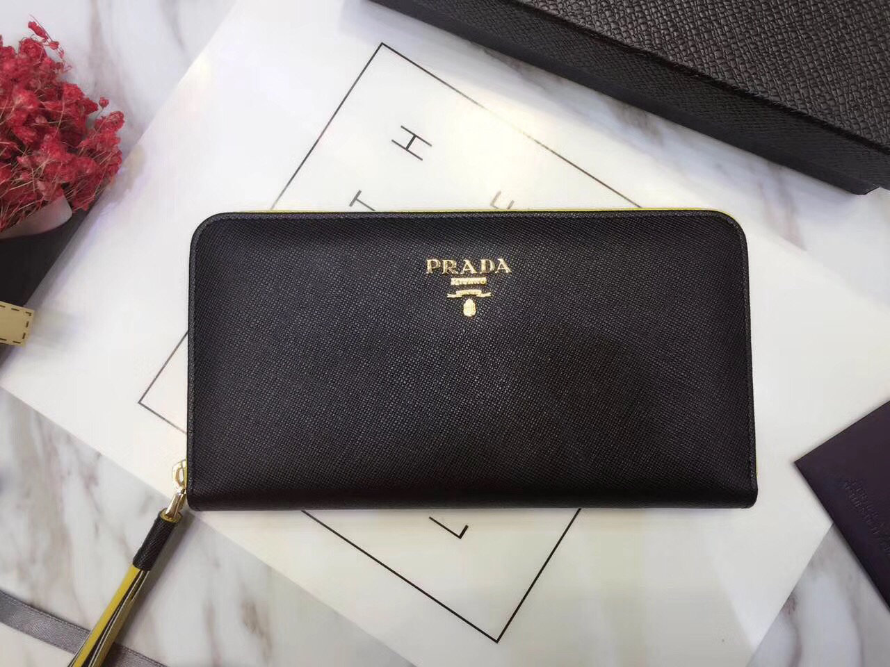 PRADA 프라다 사피아노 레더 여성 지퍼 장지갑