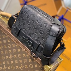 LOUIS VUITTON 루이비통 스티머 메신저백