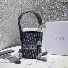 DIOR 디올