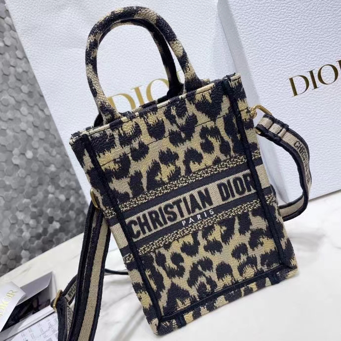 DIOR 디올