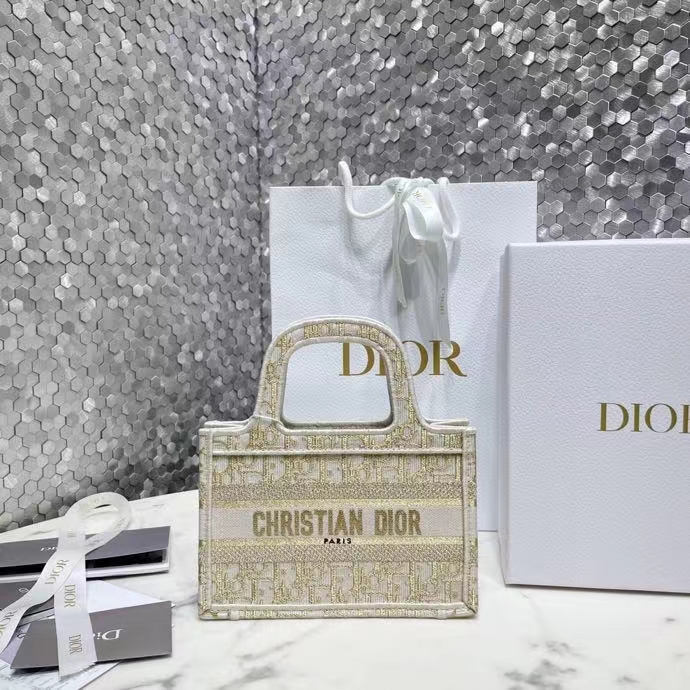 DIOR 디올