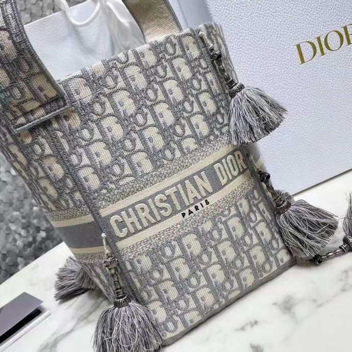 DIOR 디올