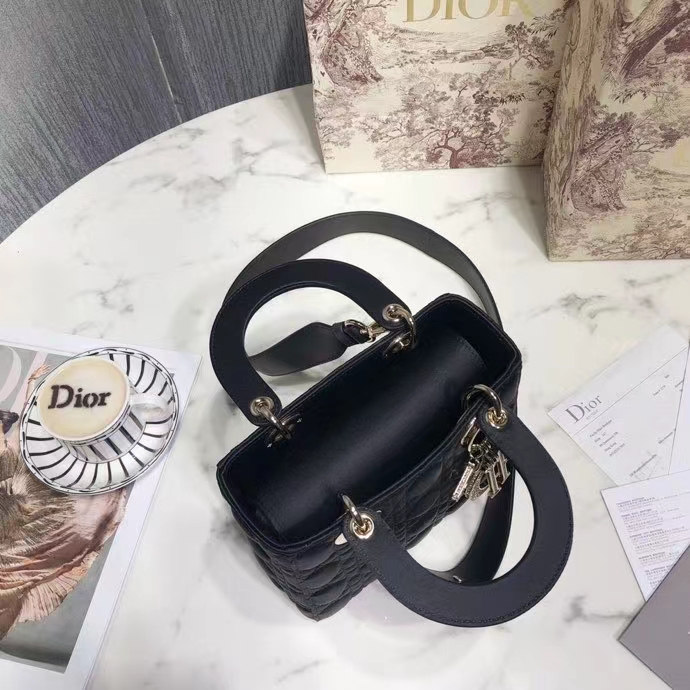 DIOR 디올