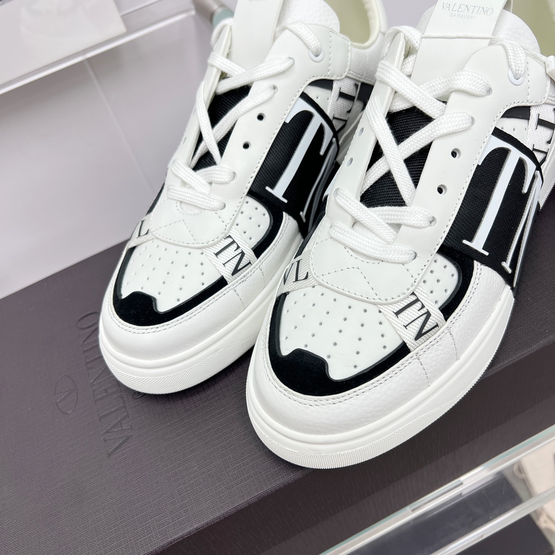 발렌티노 [VALENTINO]