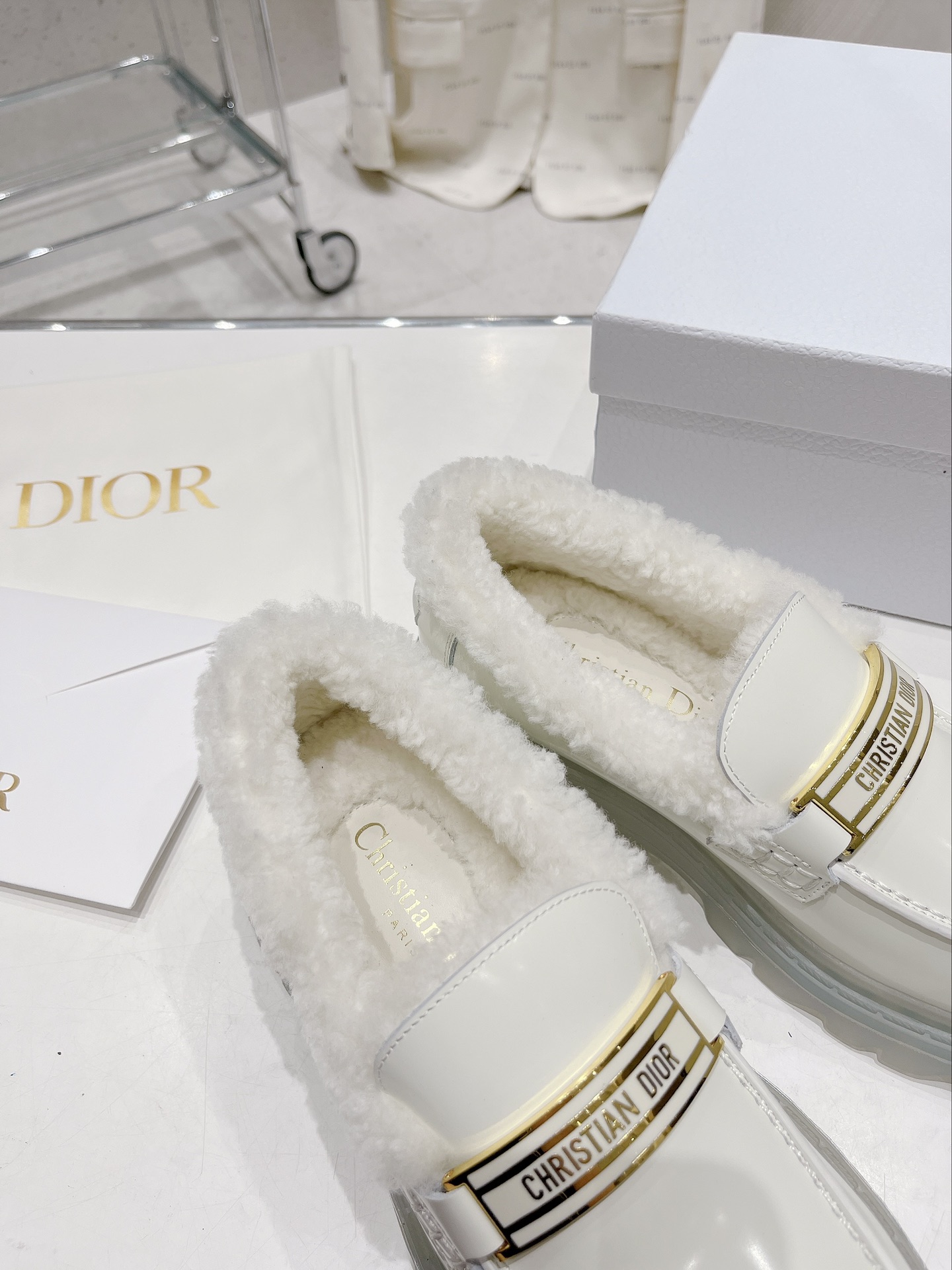 디올 [DIOR]