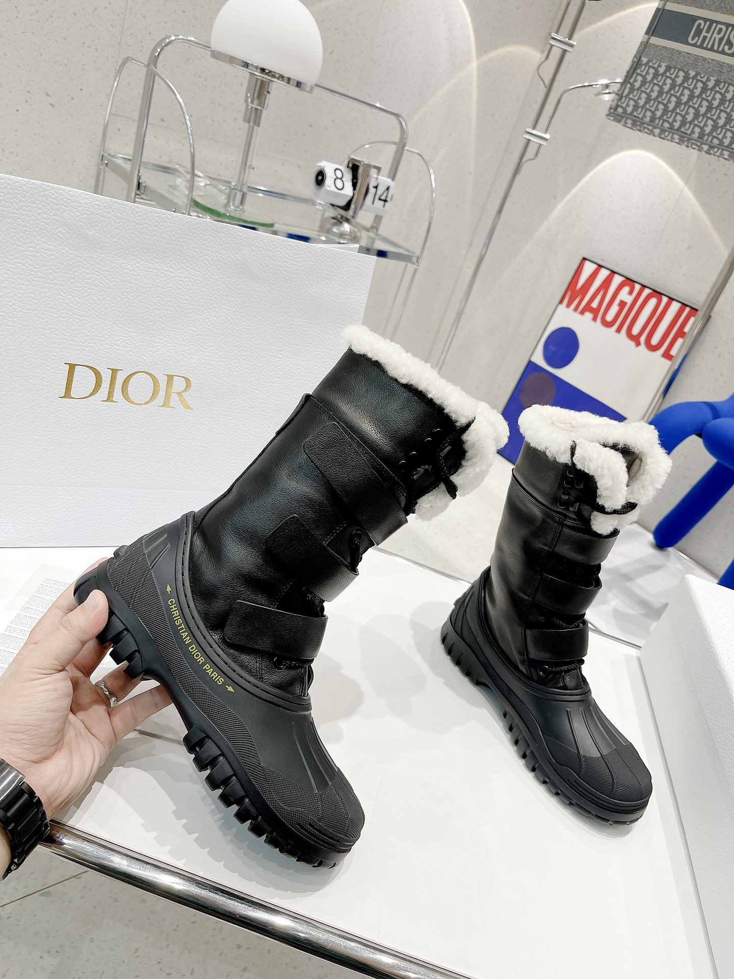 디올 [DIOR]