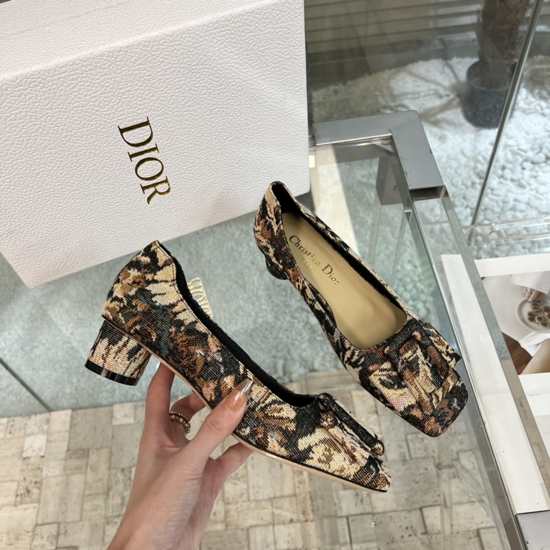 디올 [DIOR]