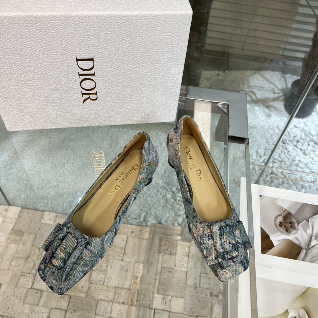 디올 [DIOR]