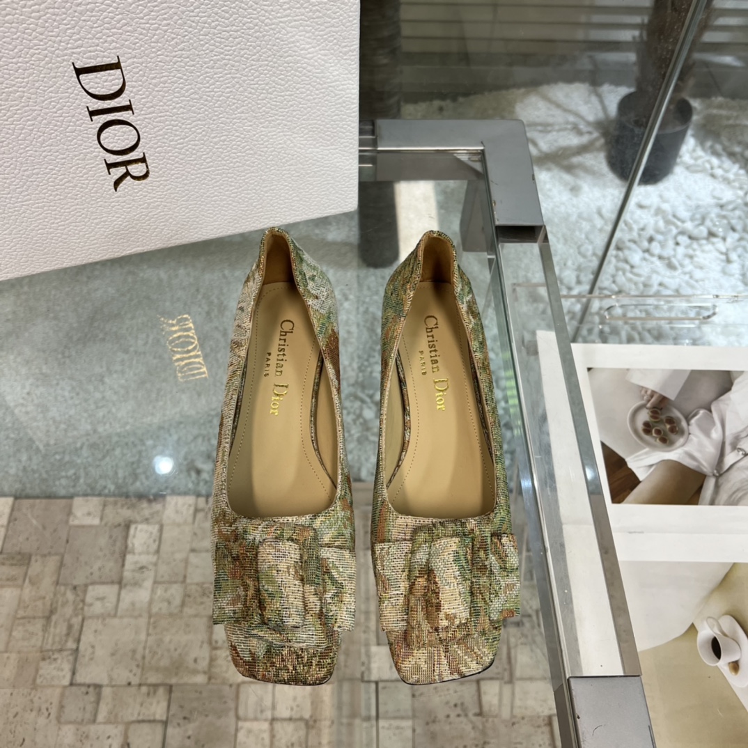 디올 [DIOR]