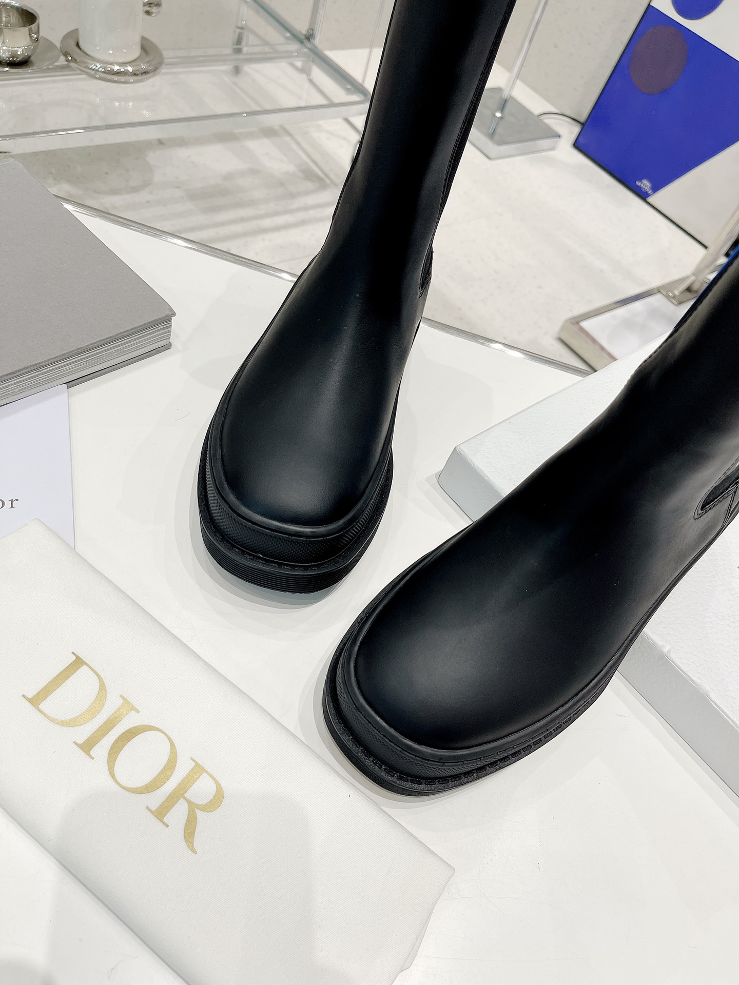 디올 [DIOR]