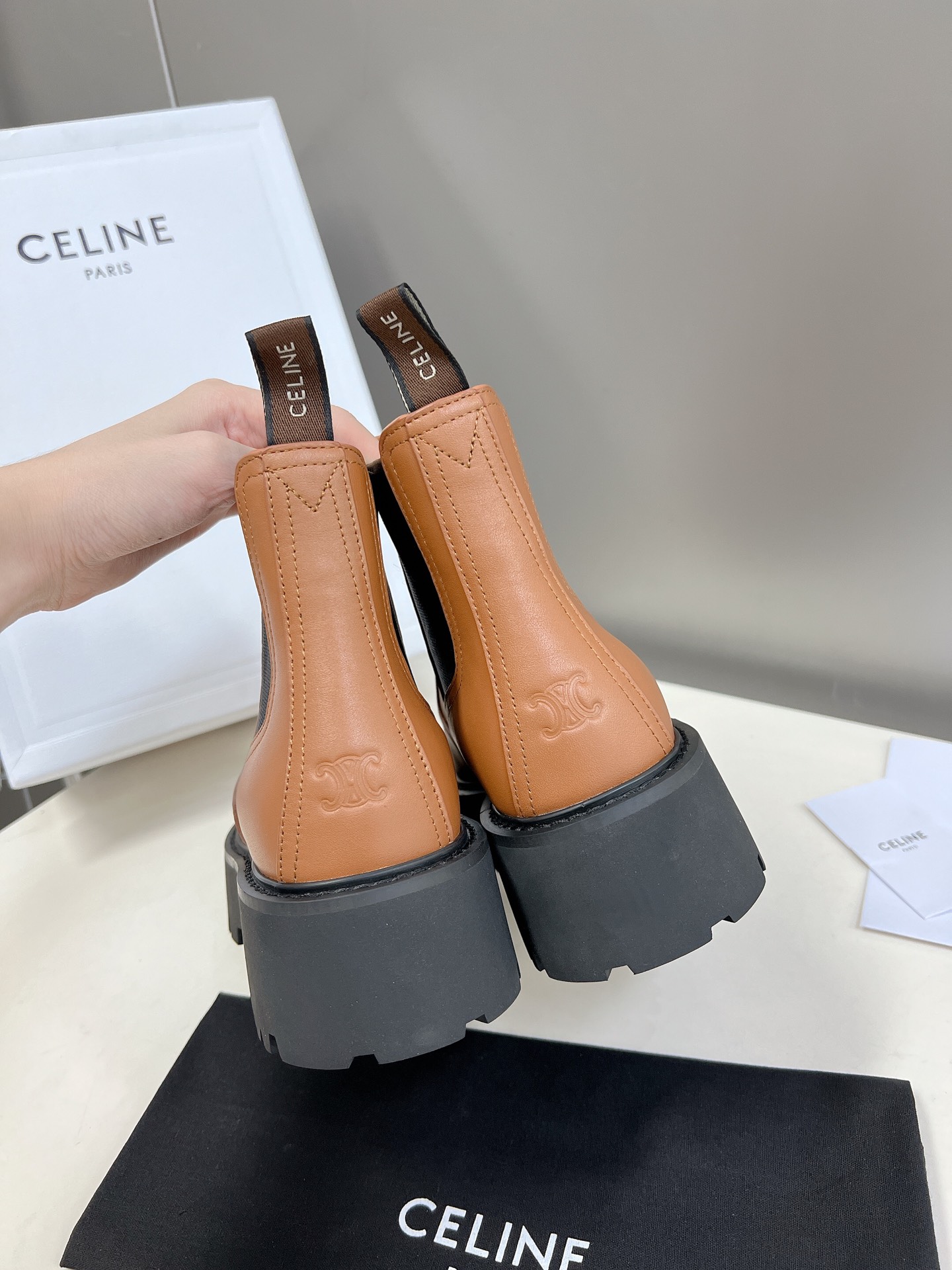 CELINE 230110402