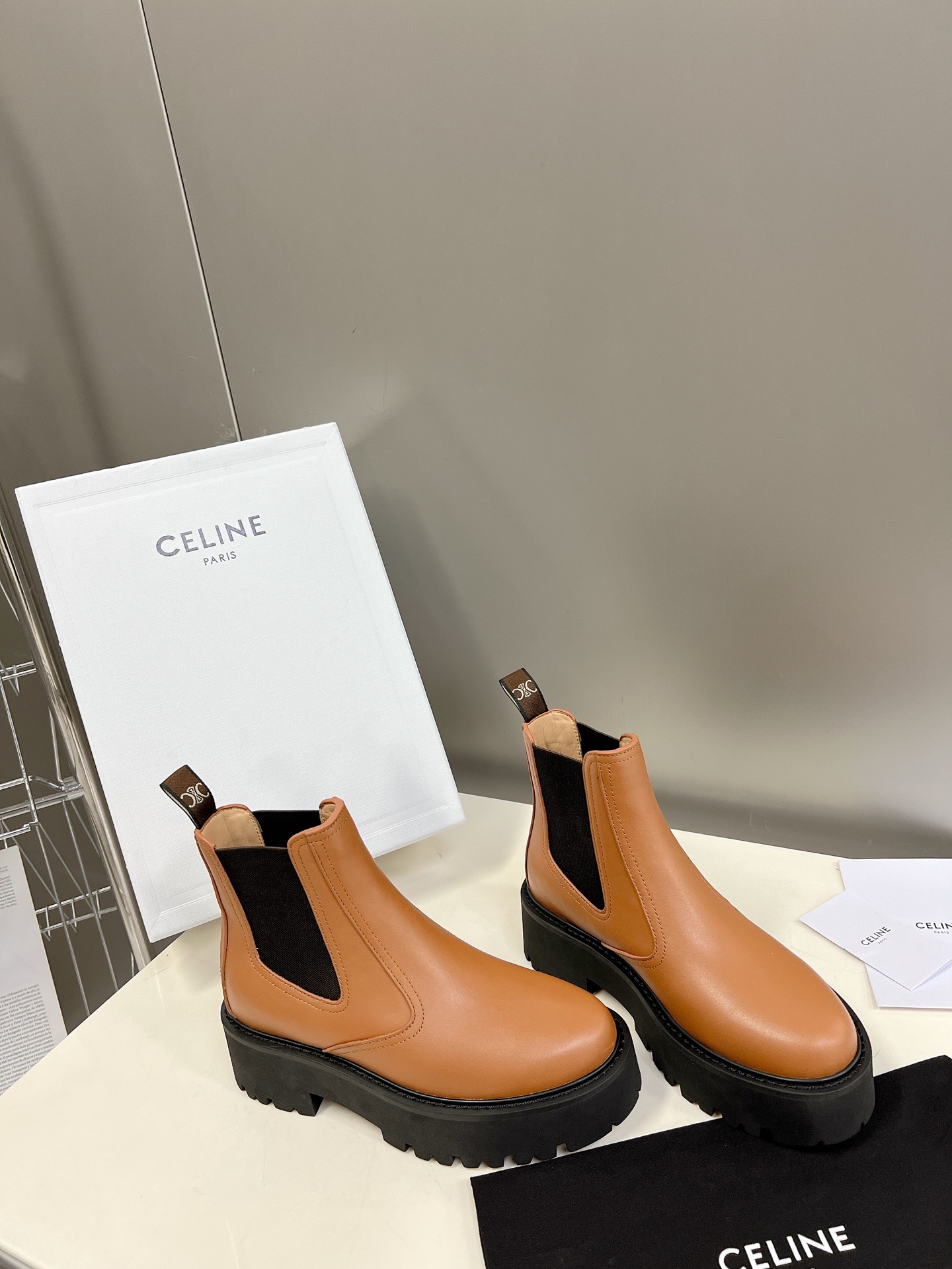 CELINE 230110402