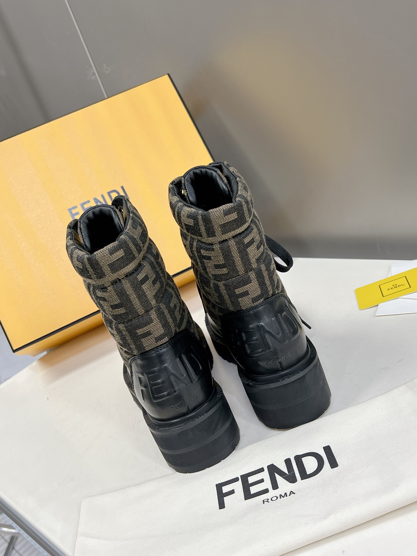 FENDI 펜디 230110426