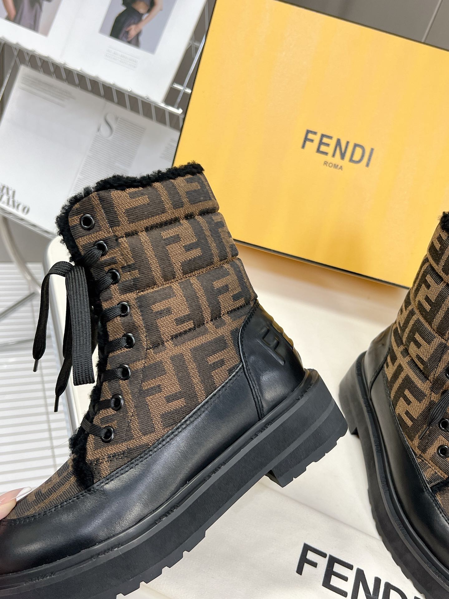 FENDI 펜디 230110429