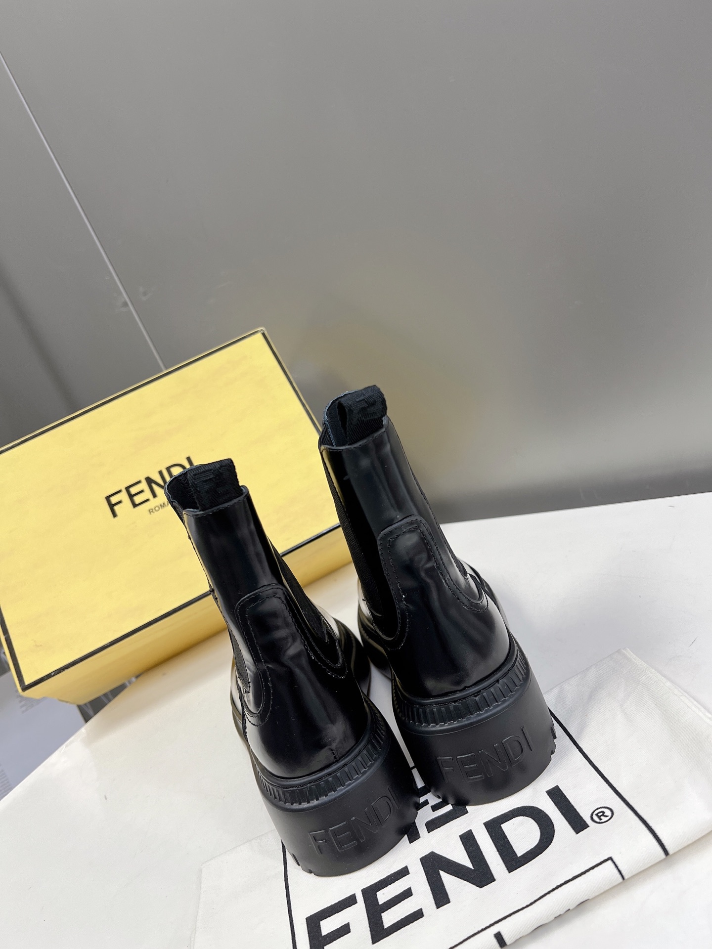 FENDI 펜디 230110451