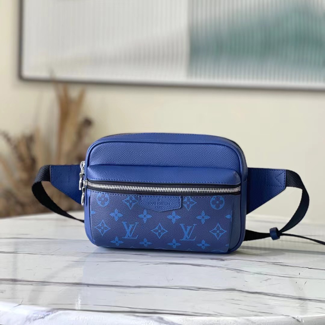 LOUIS VUITTON 루이비통 아웃도어 범백  M30247