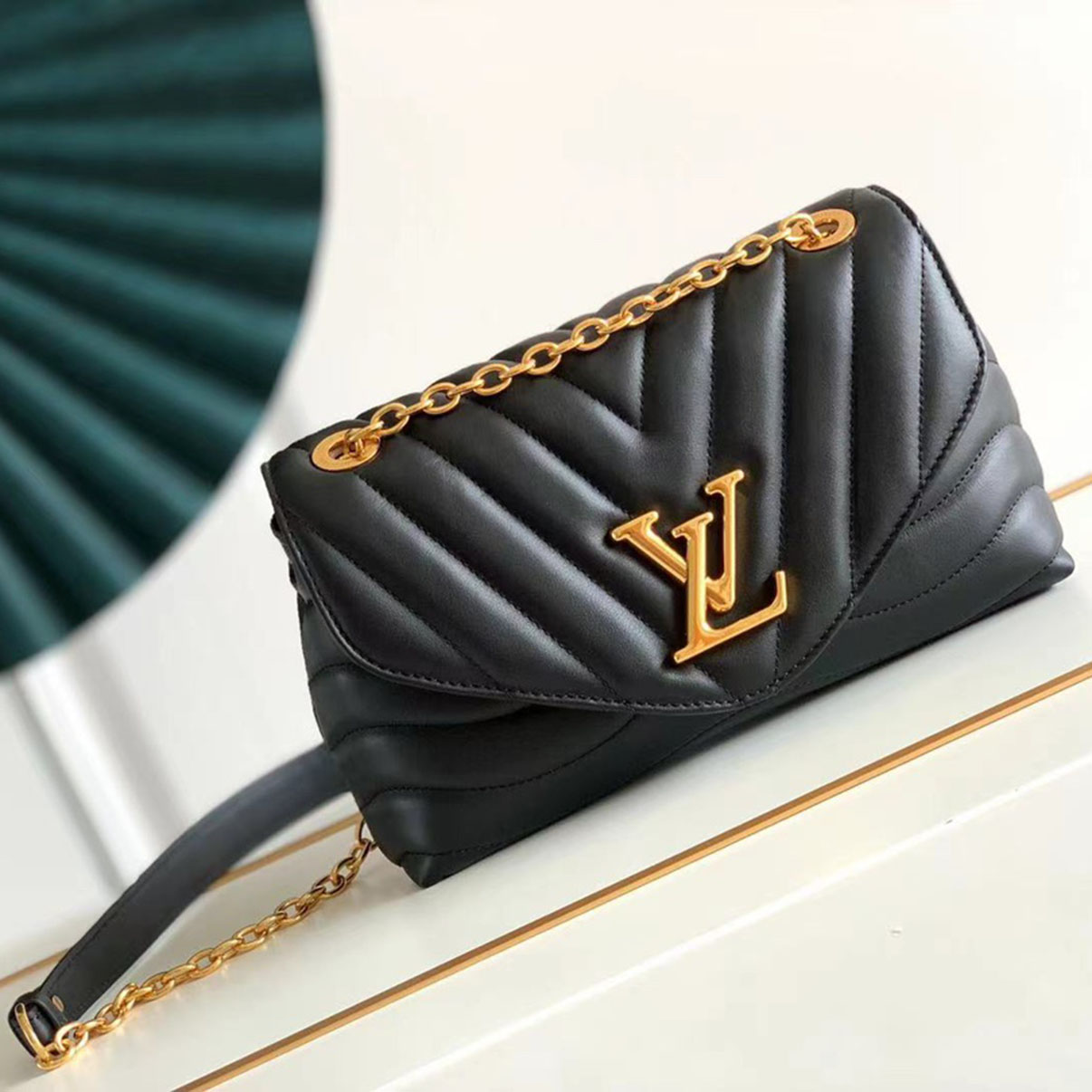 LOUIS VUITTON 루이비통 뉴 웨이브 체인 백 MM M58552