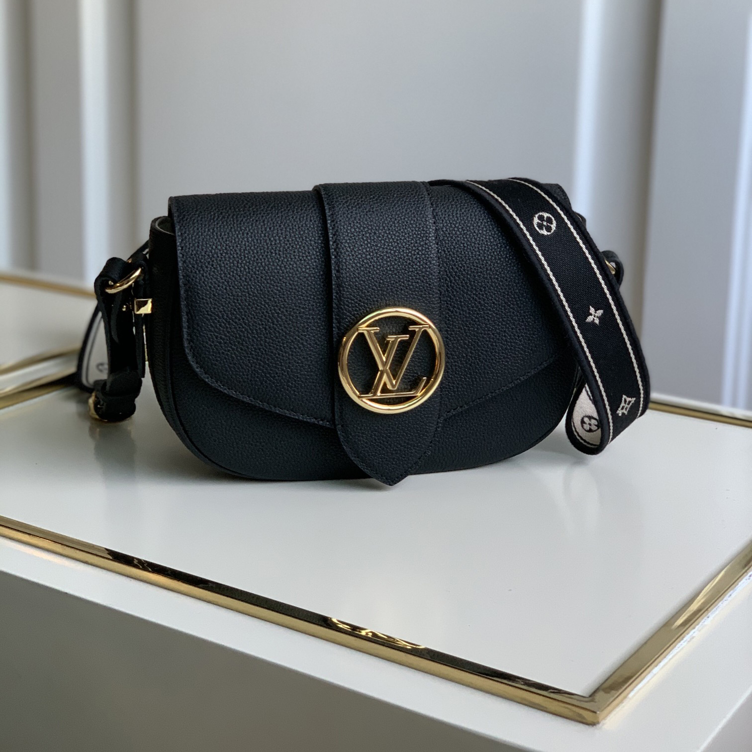 LOUIS VUITTON 루이비통 LV 퐁 뇌프 소프트 MM M58967