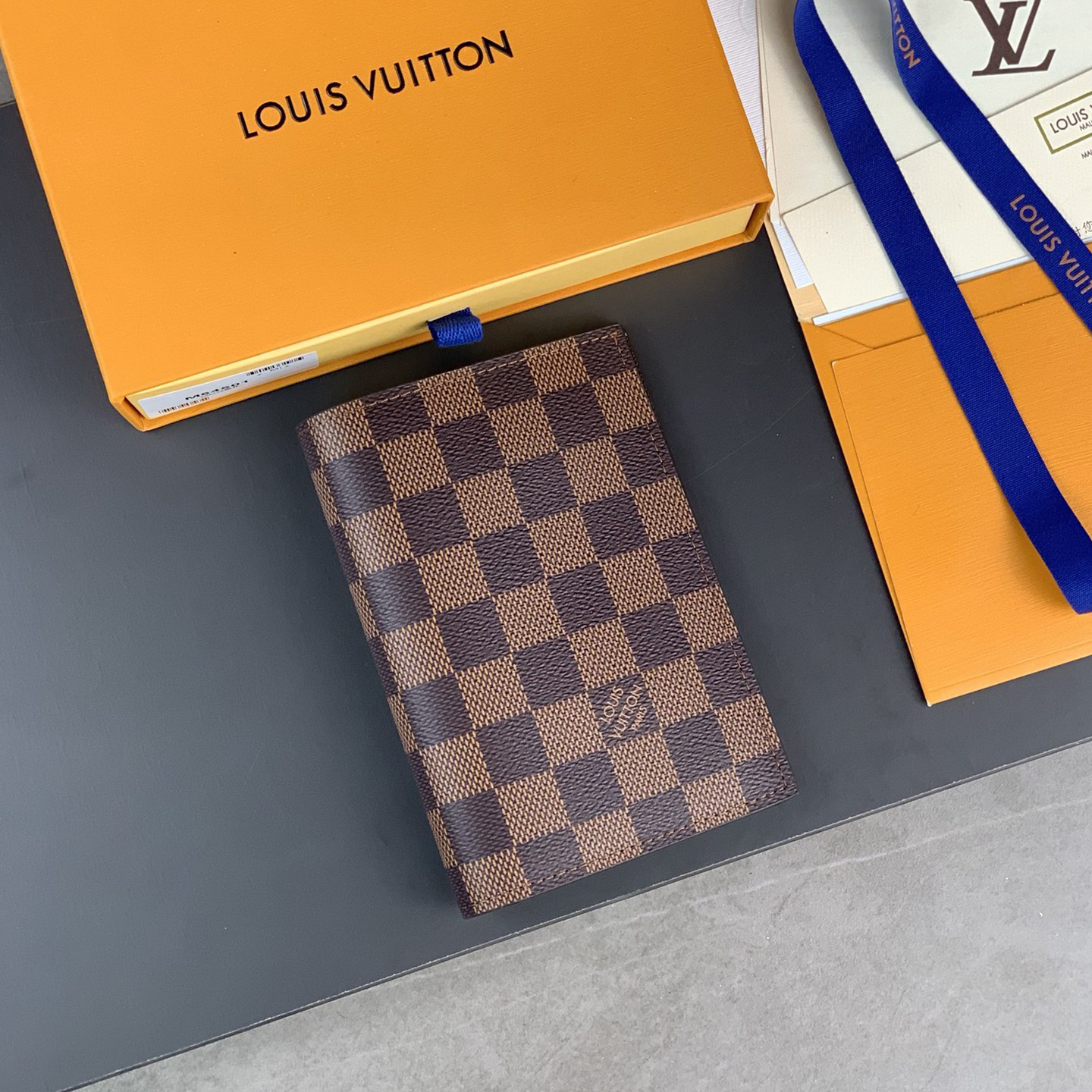 LOUIS VUITTON 루이비통 패스포트 커버 M64412