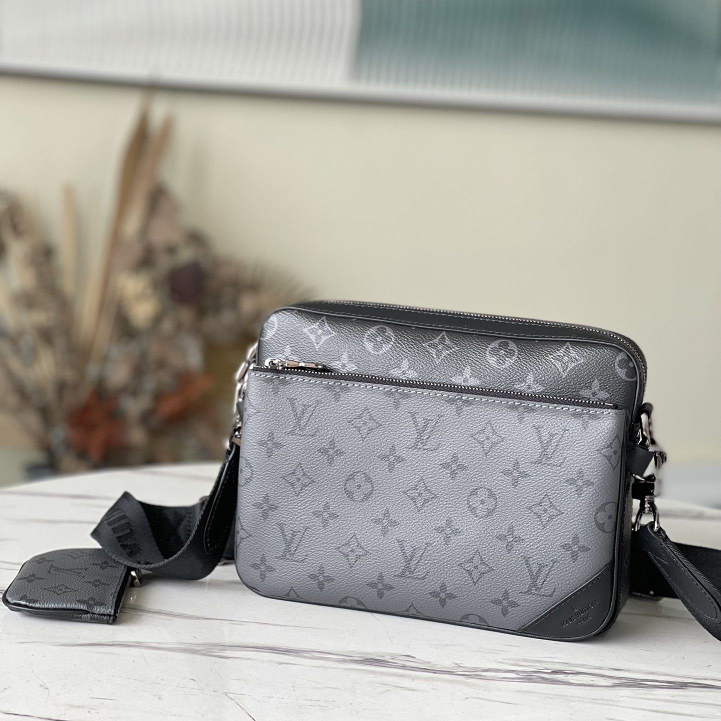 LOUIS VUITTON 루이비통 트리오 메신저 M69443